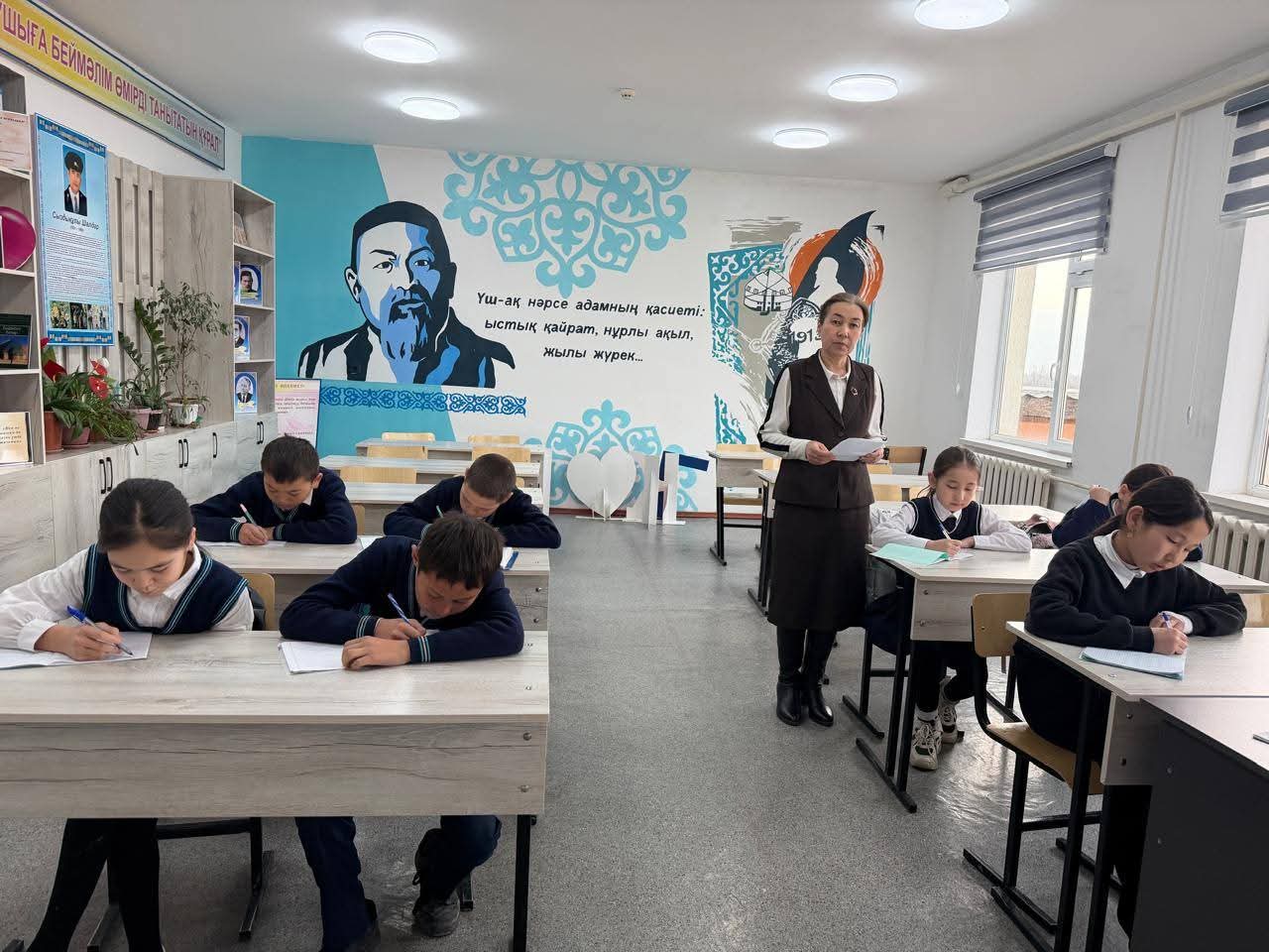 "Интернет пайдалы ма, қауіпті ме?" тақырыбында эссе жазылды